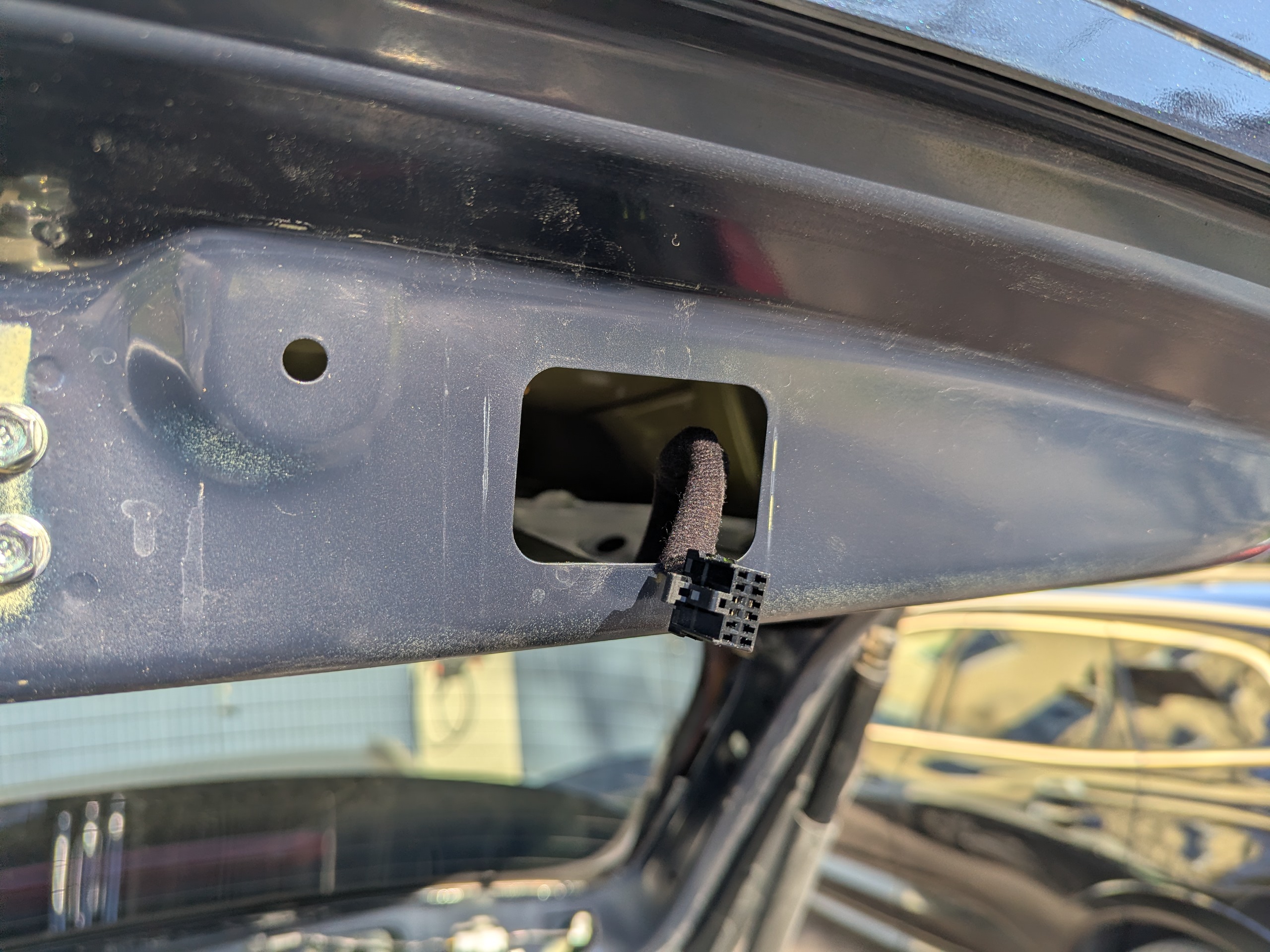 Tailgate close button