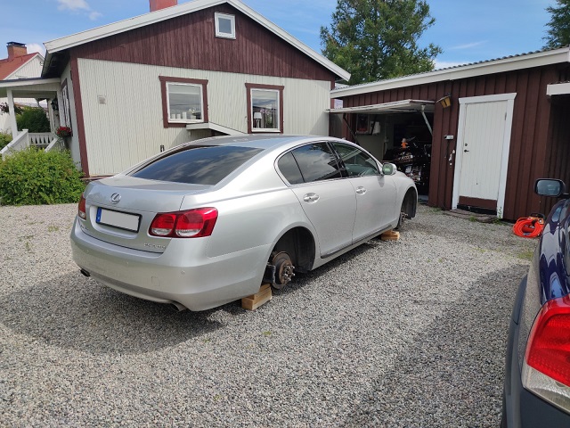 Lexus no wheels