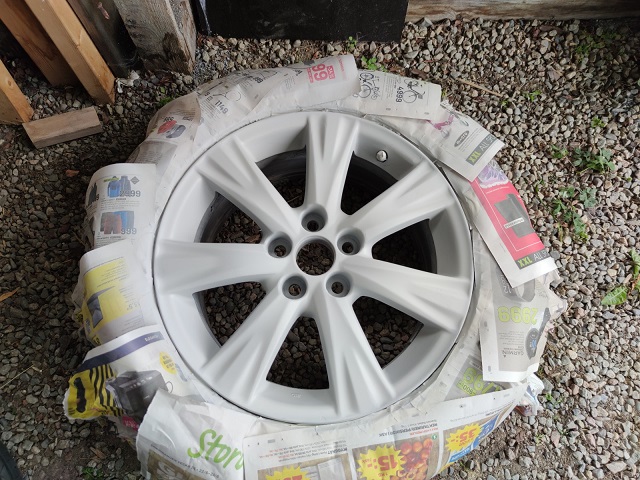 Wheel with primer
